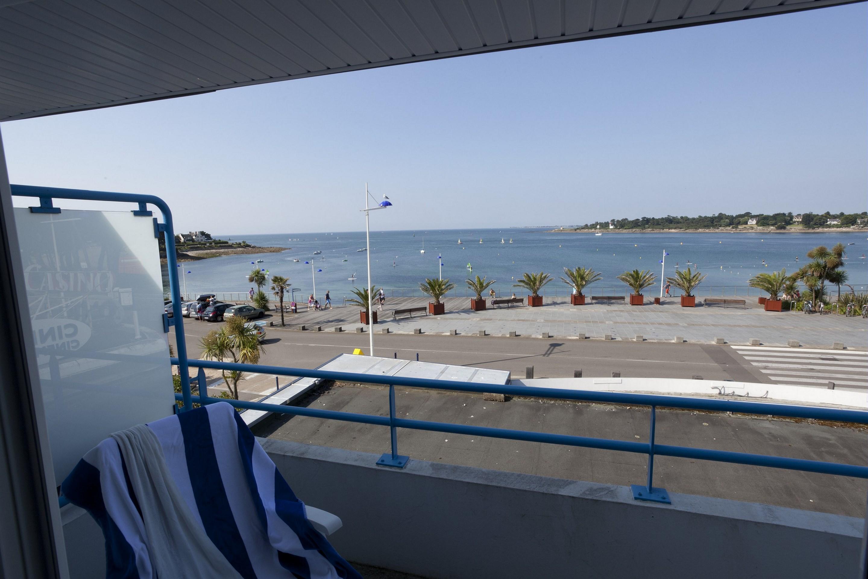 Pierre & La Corniche De La Benodet